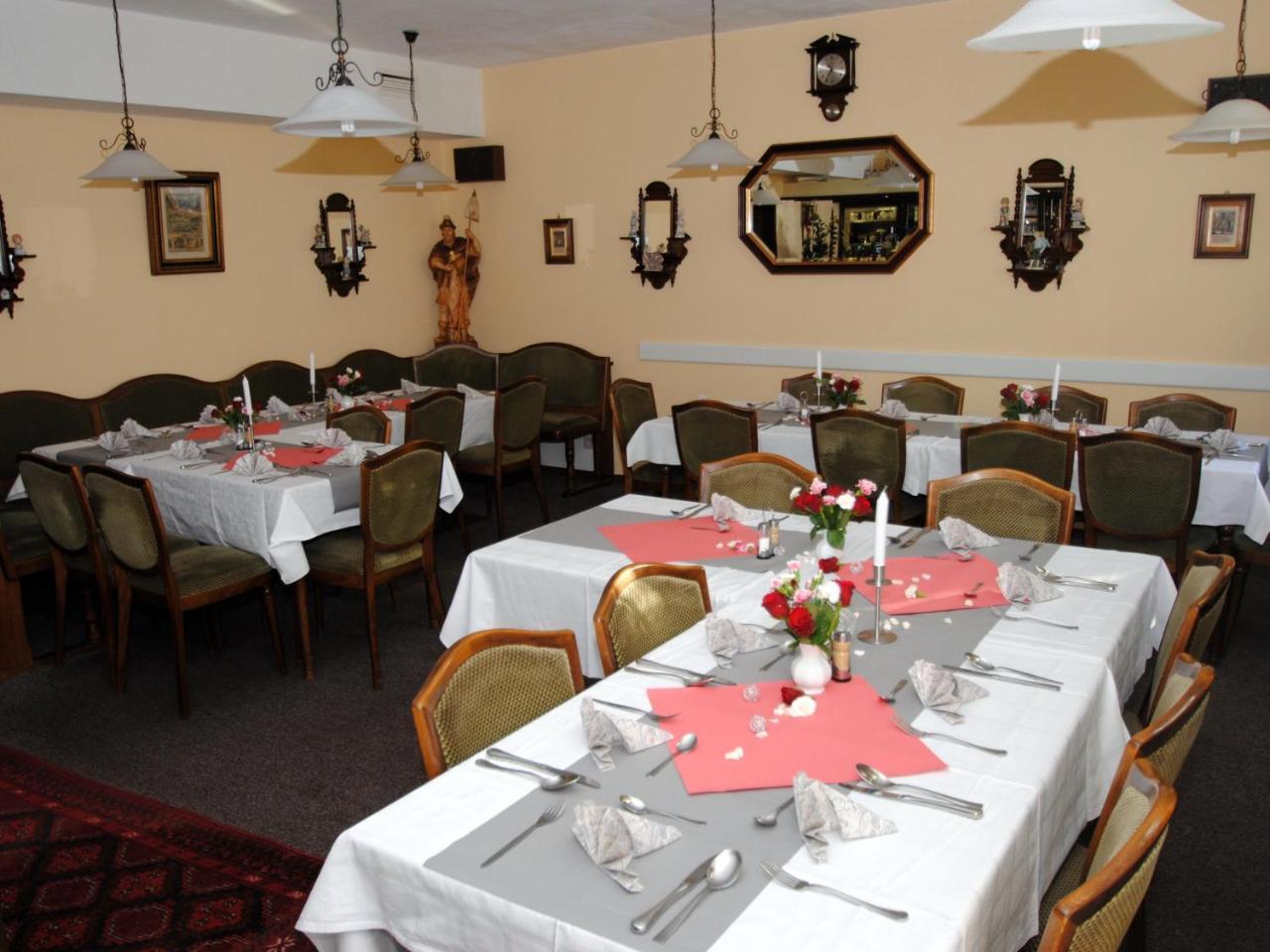 ลันด์กาสท์เฮาส์ วัลเดอสรู Hotel Welschneudorf ภายนอก รูปภาพ
